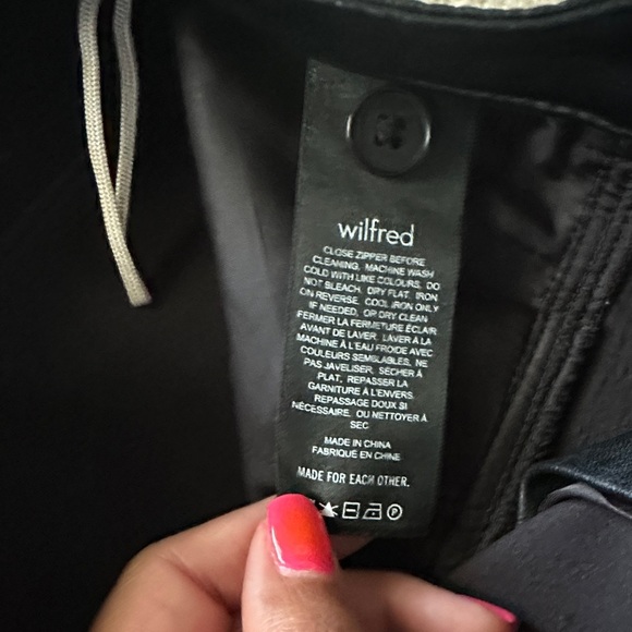 Aritzia Wilfred Rebel Vegan Pant Black Trendy Classic Fall Back to School size 4 - Picture 10 of 11